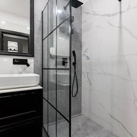 Close-urban Chic - Cozy And Modern Apartment- Jana Pawla 아파트 *