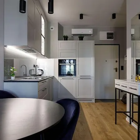 Close-urban Chic - Cozy And Modern Apartment- Jana Pawla 아파트